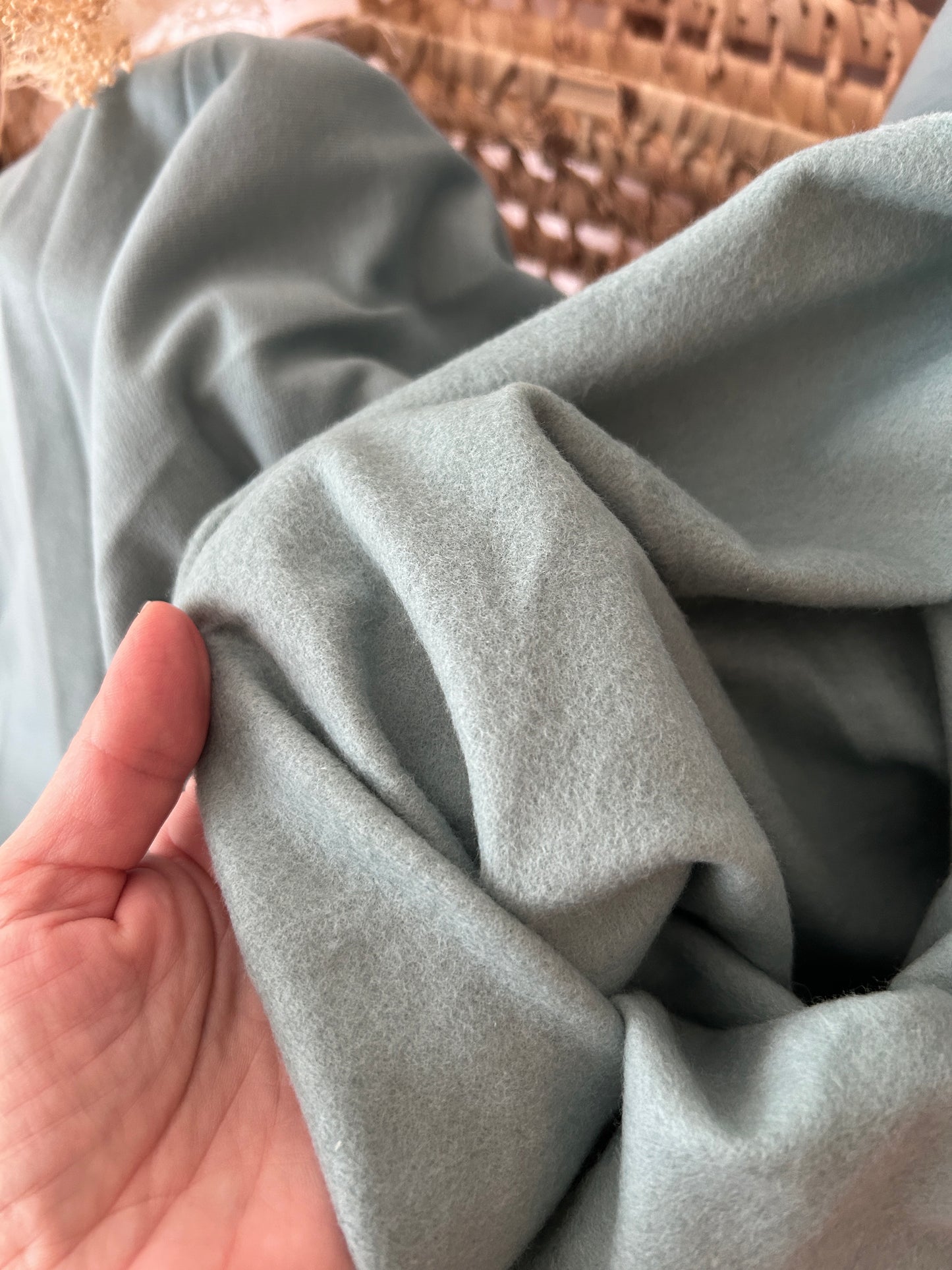 Tissu sweat french terry coloris vert eucalyptus