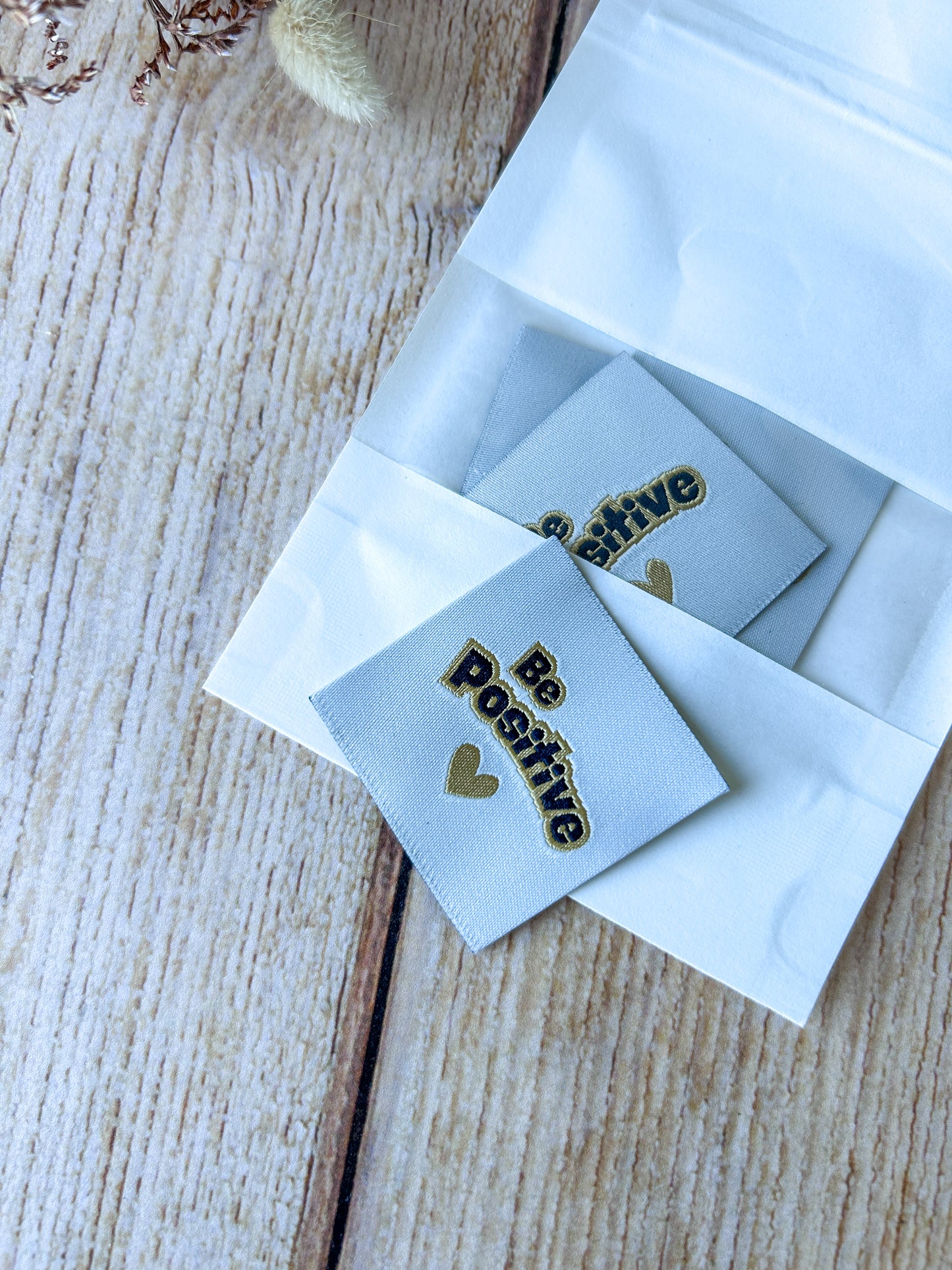 Etiquettes à coudre « Be positive »