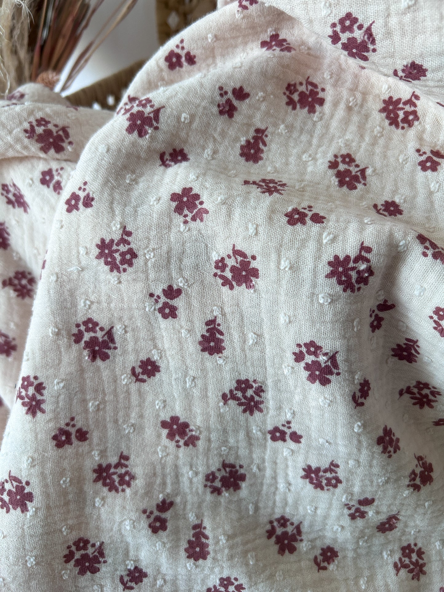 Tissu Double Gaze plumetis Fleurs Marron – 100% Coton