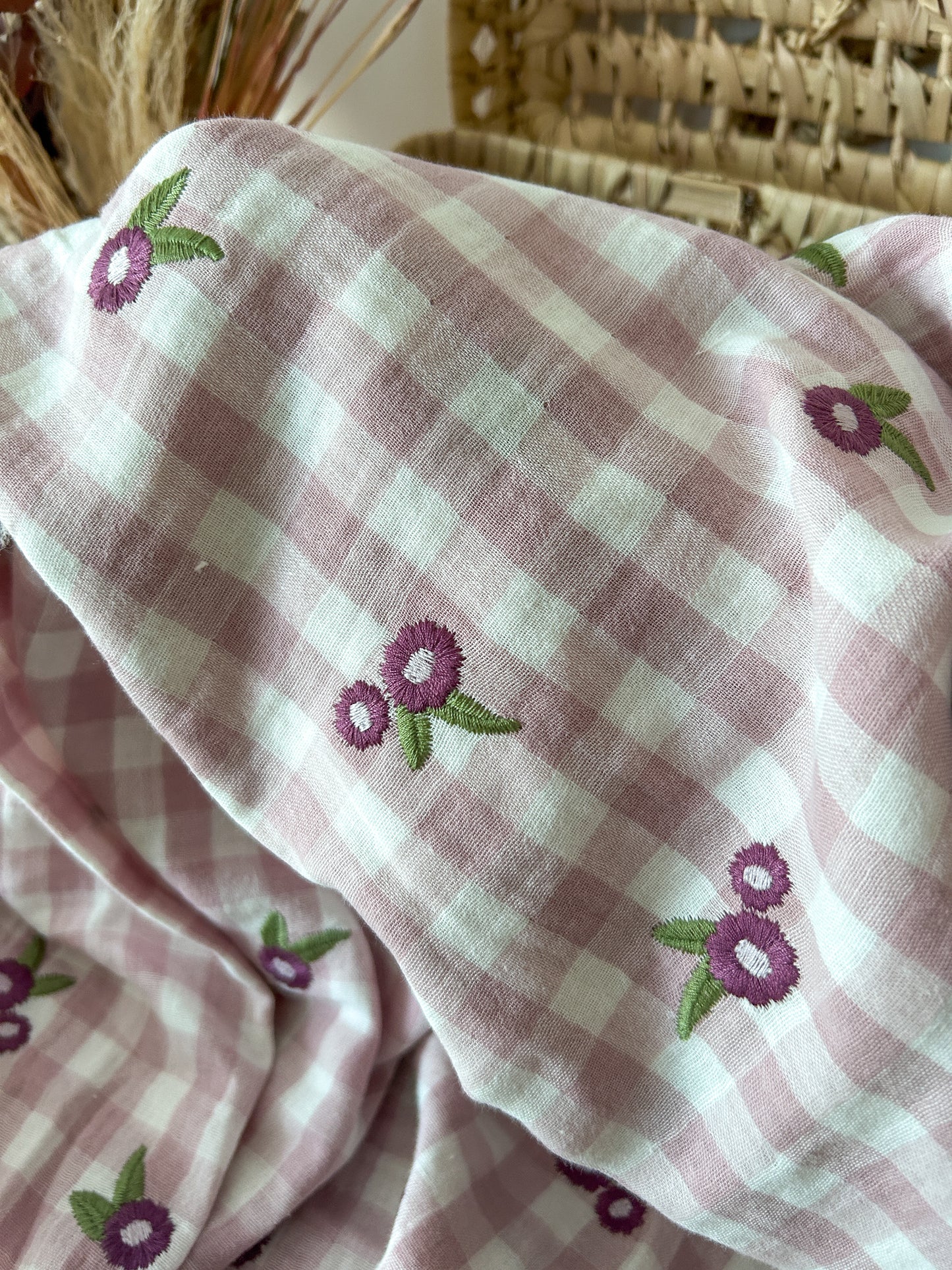 Tissu Double Gaze Brodée Fleurs – Vichy Rose et Prune –