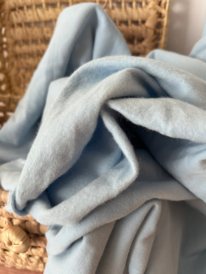 Tissu sweat french terry coloris bleu ciel