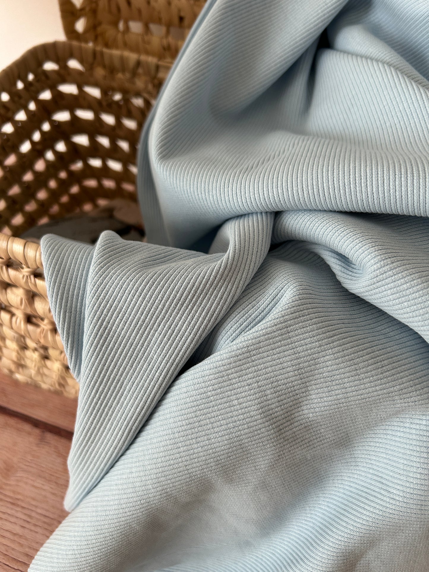 Tissu jersey côtelé coloris bleu ciel