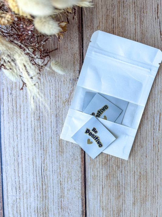 Etiquettes à coudre « Be positive »