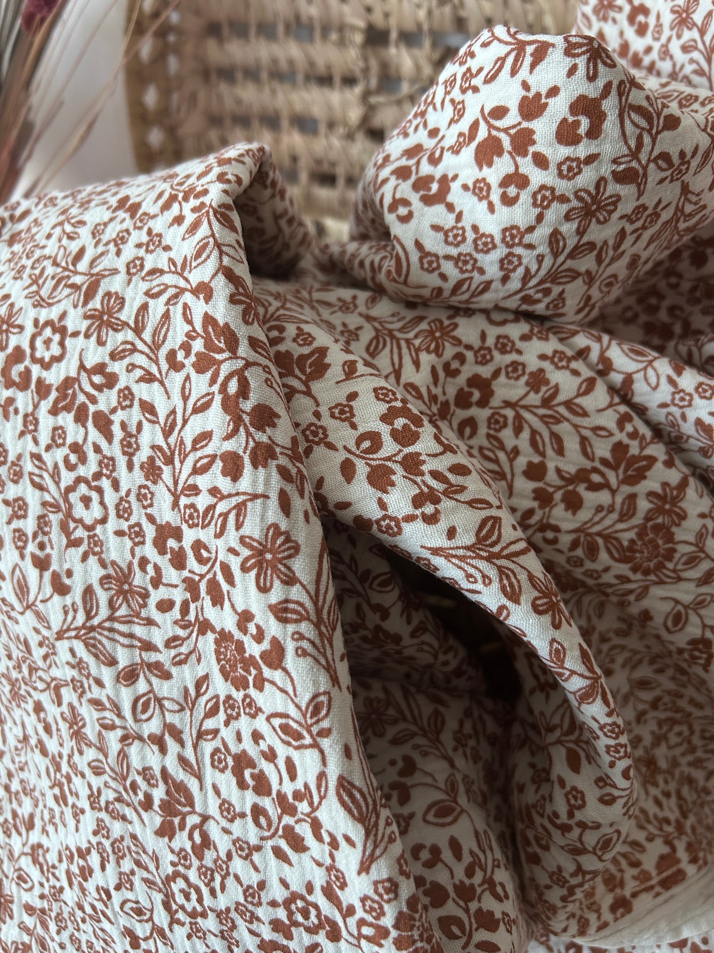 Tissu Double Gaze Fleurs Terracotta – 100% Coton