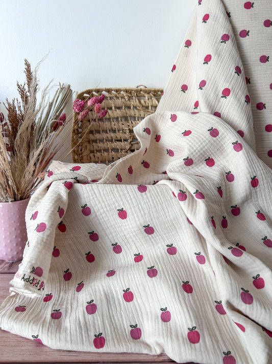 Tissu Double Gaze Pommes Rouges – 100% Coton