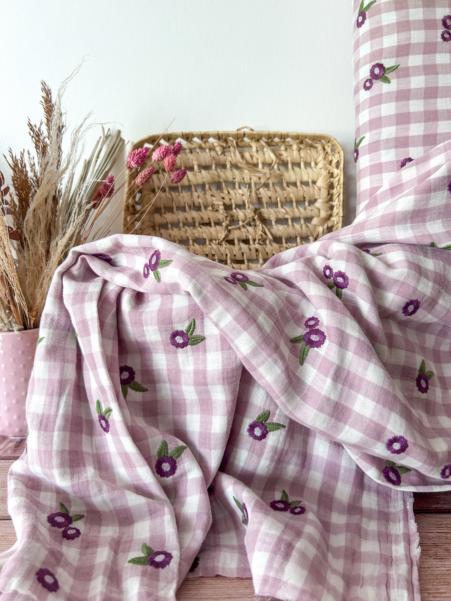 Tissu Double Gaze Brodée Fleurs – Vichy Rose et Prune –