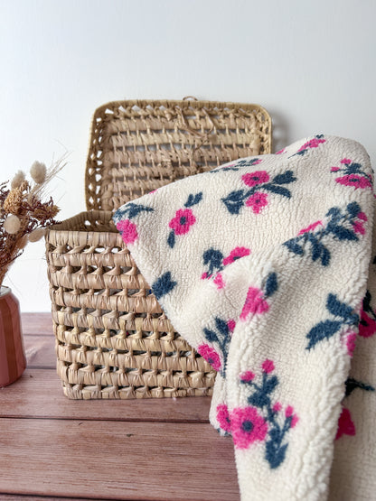 Tissu fausse fourrure fleurs rose