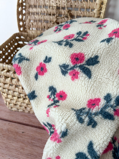 Tissu fausse fourrure fleurs rose